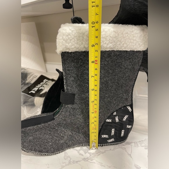 Youth/Kids Sorel Thermoplus boot liner. size 7 never worn. - Picture 6 of 7